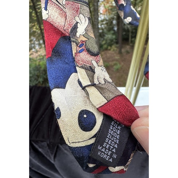 MICKEY & Co - Vtg Red Blue Retro Disney Van Heusen Atlas Design Silk Neck Tie - Picture 6 of 8